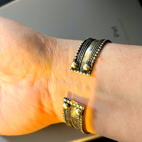 Vintage turquoise adjustable silver cuff. Hard to fine 34.82 grams.BoxeMARK DOWN - Picture 9 of 11